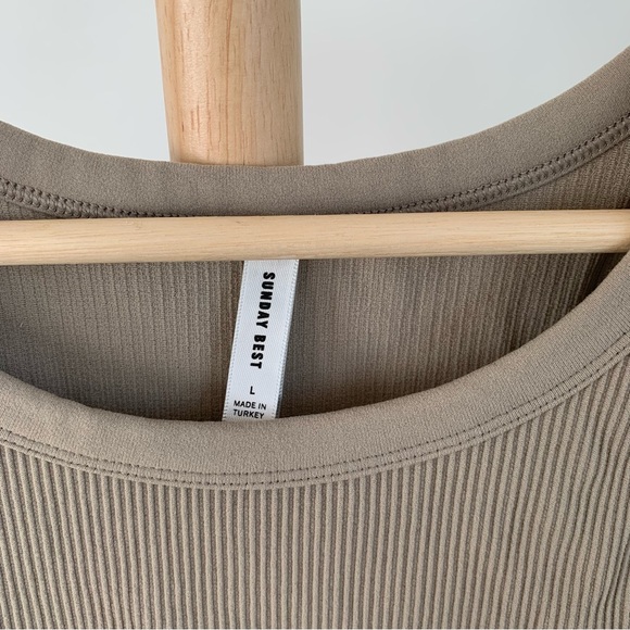 Sunday Best SinchSeamless Rib Crew Tank - Picture 3 of 4